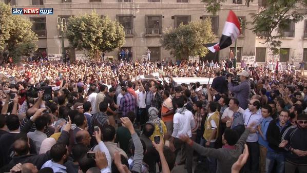 الآلاف بالتحرير رفضا لإعلان مرسي