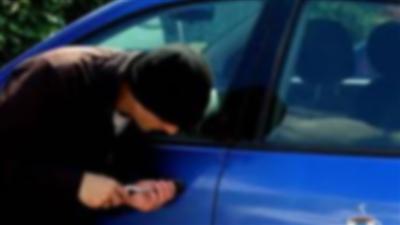 لصوص «نظفوا» مركبة مصلٍ