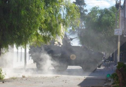 ارتفاع حصيلة المواجهات بين الأمن ومتظاهرين في غرب تونس إلى 200 جريح
