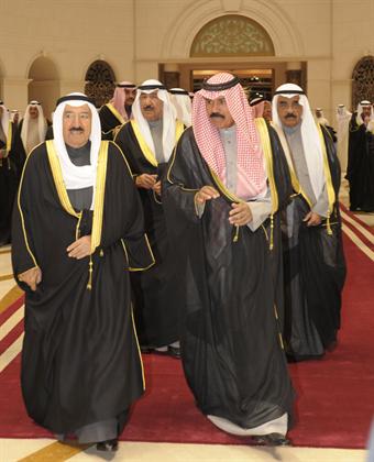 سمو امير البلاد يعود الى ارض الوطن والوفد المرافق لسموه قادما من المملكة المتحدة