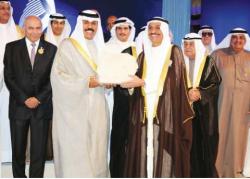 الخليج للتأمين احتفلت بيوبيلها الذهبي بحضور سمو ولي العهد