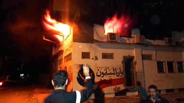 إضرام النار بمقر الإخوان في القاهرة