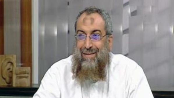 غضب من سلفي طلب عزل شيخ الأزهر
