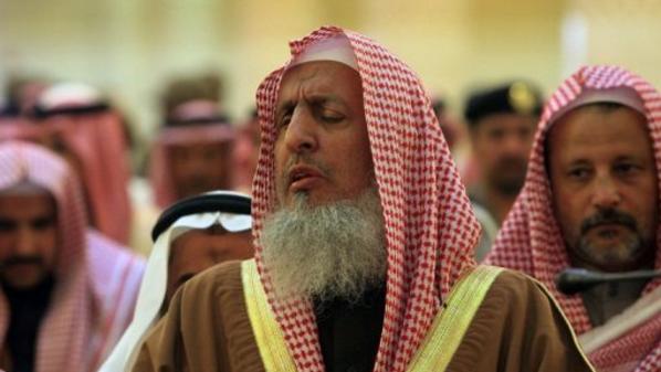 مفتي السعودية يدين الدفاع عن”الفئة الضالة”