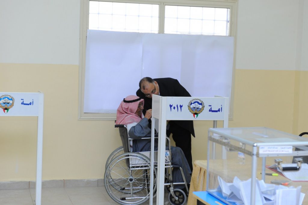 كبار السن من الاباء والامهات كان لهم حضورهم الخاص في الانتخابات البرلمانية