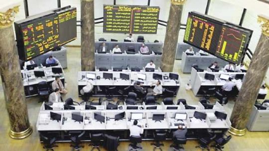 البورصة المصرية تخسر 8ر4 مليار جنيه ومؤشرها يتراجع 49ر1 بالمئة