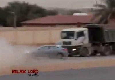 بالفيديو: حادث “تفحيط” مروع ينهي حياة سعودي أمام شاحنة