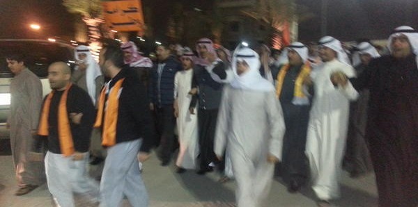 فيديو: كلمة “سعد بن ثقل العجمي” للمتظاهرين من مسيرة الجهراء بعد وعد “اللواء الطراح” بحماية المسيرة ..