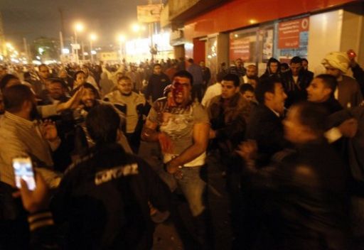 ارتفاع حصيلة ضحايا الاشتباكات في القاهرة الى 5 قتلى.. ومرسي يلقي “خطابا مؤثرا” الخميس