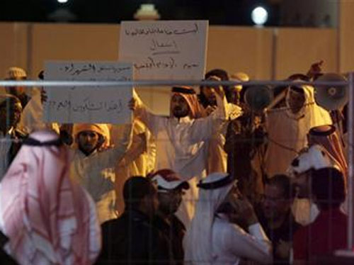 كيم كارداشيان تثير اهتمام المعجبين والاسلاميين والشرطة في البحرين