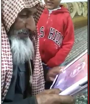 بالفيديو.. مسن خليجي يسولف مع برنامج القط في الآيباد