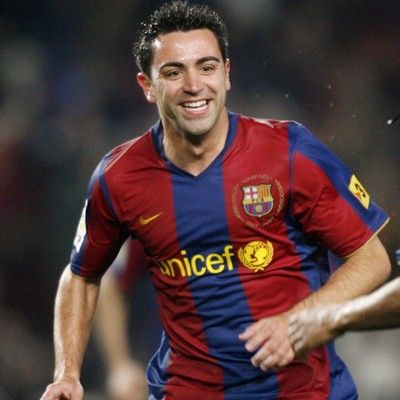 نادي برشلونة يجدد عقد لاعبه تشافي هيرنانديز حتى 2016