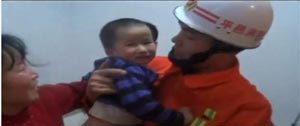 بالفيديو.. شاهد عملية إنقاذ طفلة علقت في غسالة الملابس