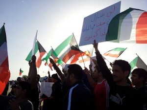 عشرات من البدون يطالبون بسرعة حل قضيتهم