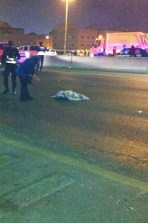 مسرعة تشطر وافدة إلى نصفين