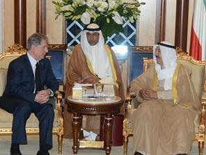 أمير البلاد يستقبل الرئيس اللبناني الأسبق أمين الجميل