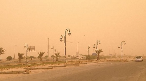 موجة غبار تتسبب في انعدام الرؤية بالرياض والمنطقة الشرقية
