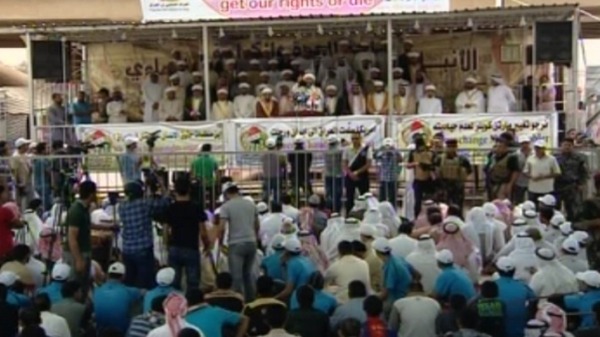 تظاهرات ضد المالكي تندد بإيران على وقع انفجارات