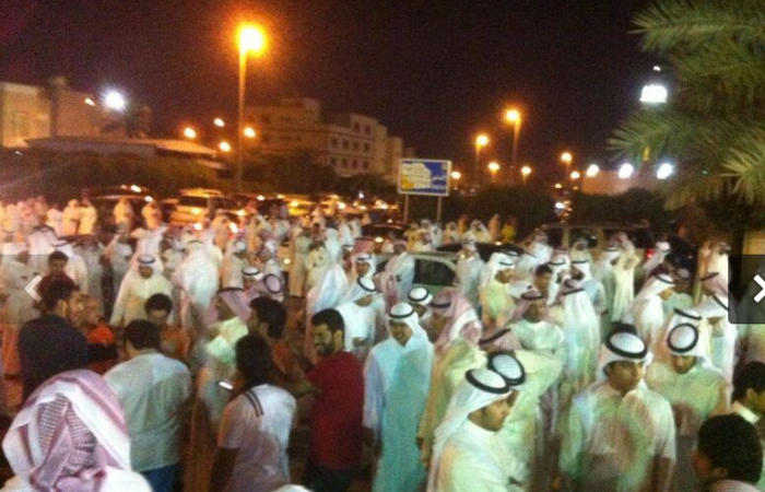 نشطاء يتحدون السلطة بترديد كلمة البراك المتسببة في سجنه