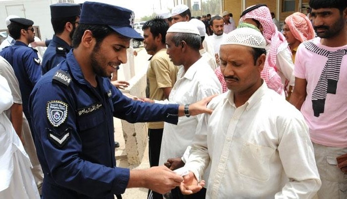 الداخلية تداهم الشويخ الصناعية وتعتقل العشرات من مخالفي الإقامة