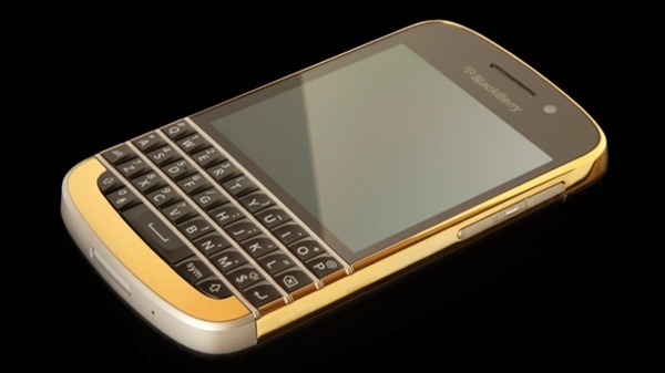 إصدار “بلاك بيري Q10” مرصّع بالذهب مقابل 2500 دولار