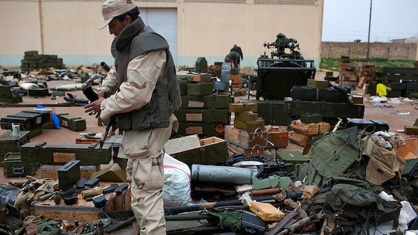 سيارة مفخخة توقع 15 قتيلاً قرب مستشفى ببنغازي الليبية