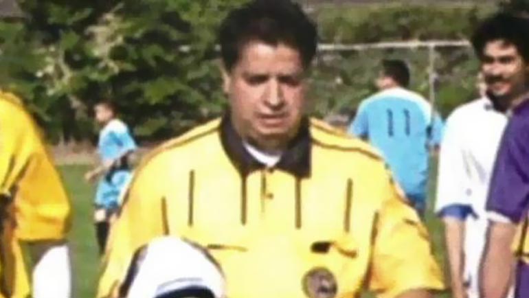 بالفيديو.. لاعب يقتل حكم المباراة