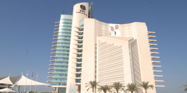 البترول: الإنتهاء من تركيب أطول مفاعل لإمتصاص الغازات في مصفاة الأحمدي