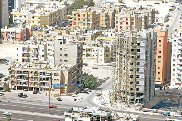 عقاريون .. تملك الأجانب للعقار غير مجد في ظل شح الأراضي السكنية