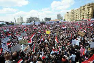ميدان التحرير يستعد لاستقبال جمعة خلع الإخوان