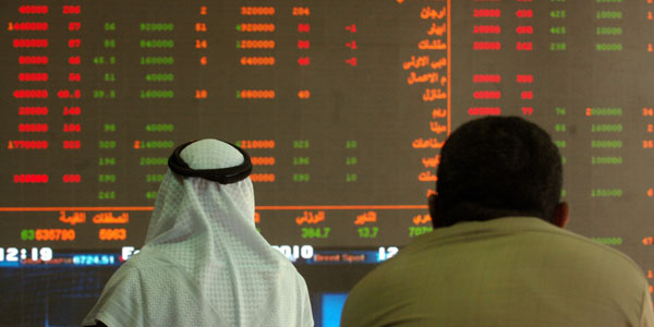 خبراء: المضاربون المحترفون يصرفون أسهمهم بعد جني الأرباح على حساب صغار المتداولين