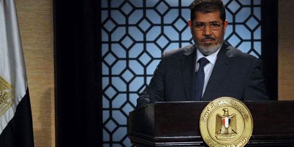 مرسي يعلن “قطع العلاقات تماما مع النظام السوري”