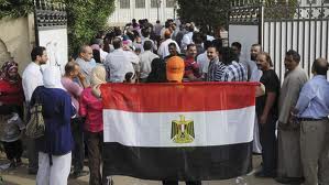 السفارة المصرية في الكويت تحذر من التظاهر : العقوبة إبعاد