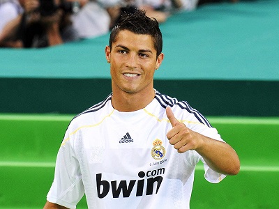ريال مدريد يبقي رونالدو في صفوفه ب125 مليون جنيه إسترليني