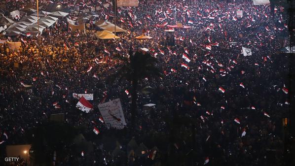 حشود التأييد والمعارضة تملأ مدن مصرية