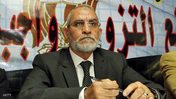 مصر.. النيابة تأمر “بضبط” مرشد الإخوان
