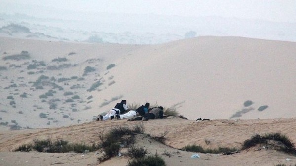 الجيش المصري يواصل مطاردة وقتل المسلحين في سيناء
