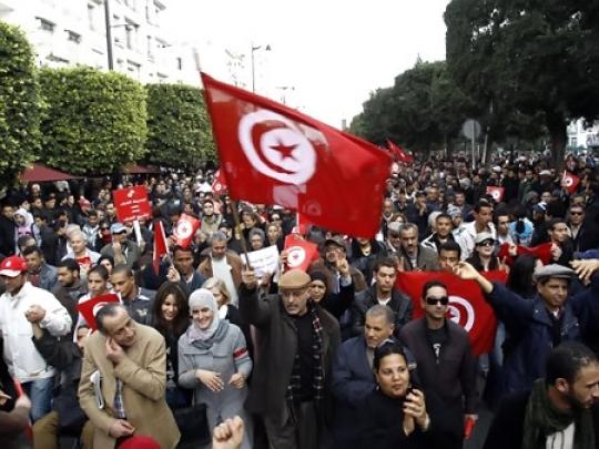 احتجاجات في العاصمة التونسية والامن يفرق المحتجين بالغاز المسيل للدموع