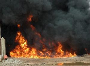الإطفاء يسيطرون على حريق في إحدى مستودعات سكراب أمغرة