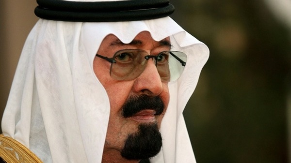 العاهل السعودي يدعو العرب للتصدي لمن يمس بأمن بمصر