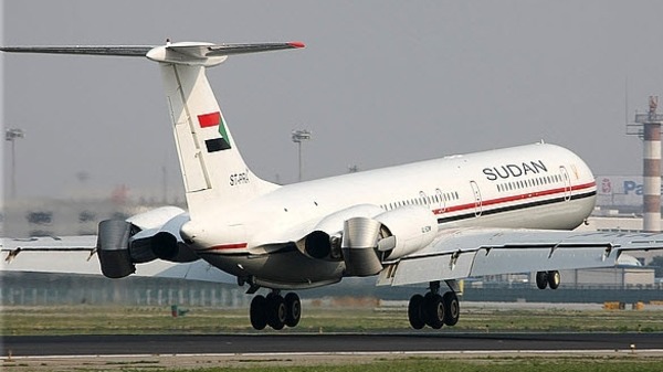 السعودية ترفض إعطاء الإذن لطائرة البشير لعبور أجوائها