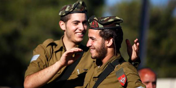 إسرائيل “تؤدب” جنودا رقصوا مع فلسطينيين