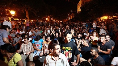 عشرات آلاف التونسيين يطالبون بإسقاط حكومة النهضة