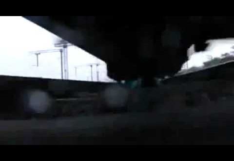 فيديو: شاب سعودي يتمدد على السكة الحديد ليعبر القطار من فوقه