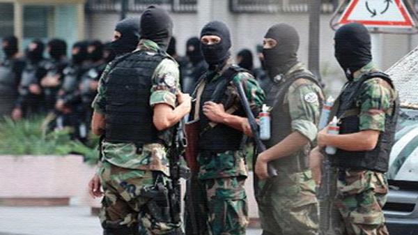 تونس.. تفكيك شبكة لتسفير الشباب إلى معسكرات في ليبيا