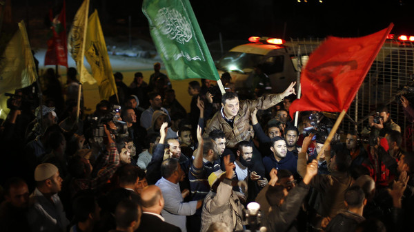 إسرائيل تفرج عن أسرى فلسطينيين وتعلن مواصلة الاستيطان