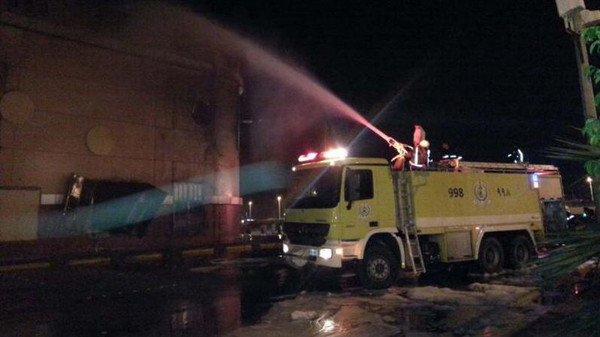 27 جهة حكومية سعودية لإخماد حريق مول تجاري في جازان