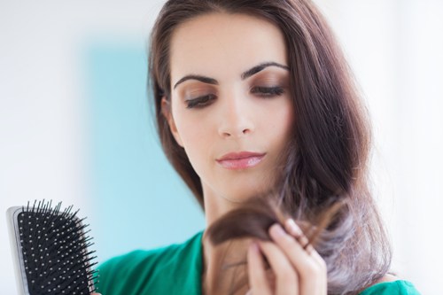 أعشاب طبيعية تمنع تساقط الشعر