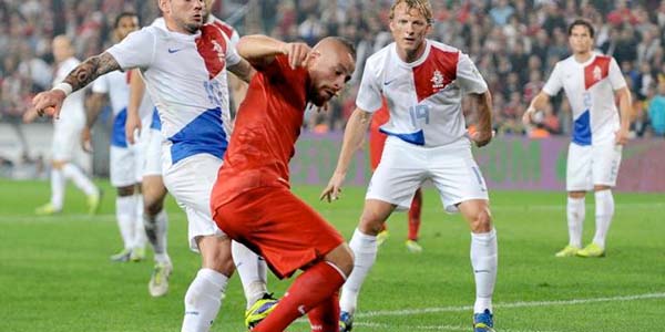 هولندا تطيح بتركيا من تصفيات المونديال ورومانيا تترقب الملحق