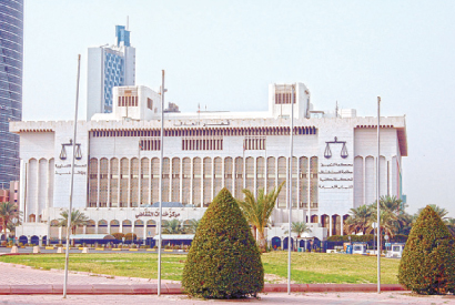 المحكمة الادارية ترجئ قضية وقف منحة ال 4 مليارات إلى 12 يناير المقبل